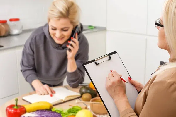 depositphotos_573780610-stock-photo-smiling-nutritionist-advises-young-patient.jpg